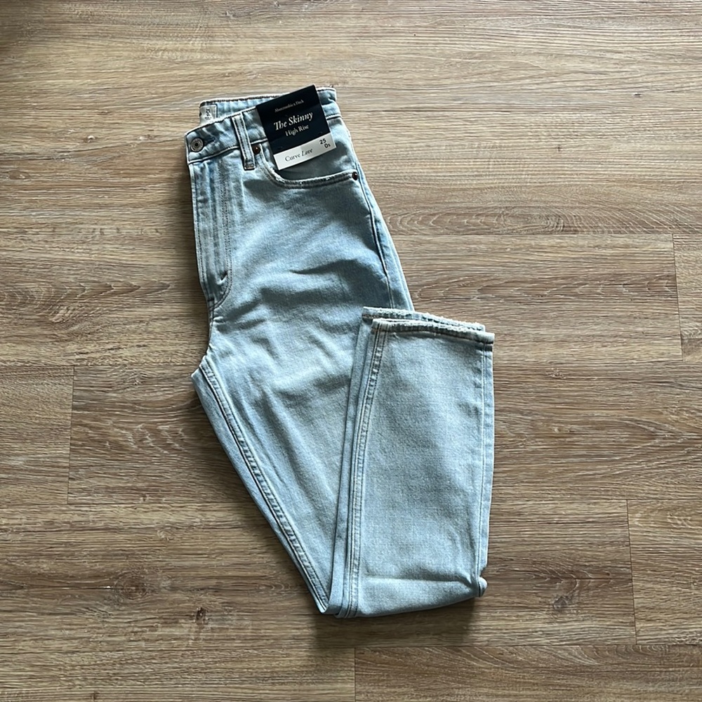 Abercrombie & Fitch High Rise Curve Love Skinny Jean